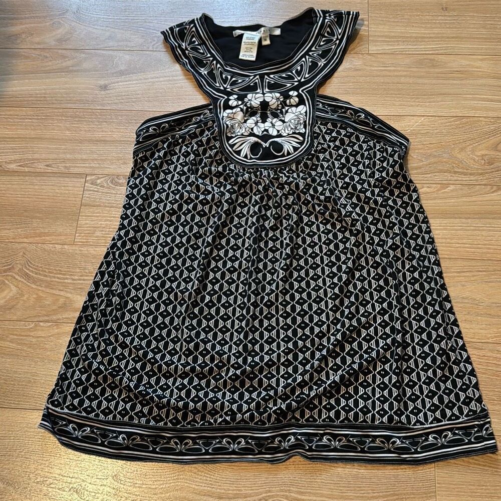 Max Studio Black‎ and white Halter Top Size Medium